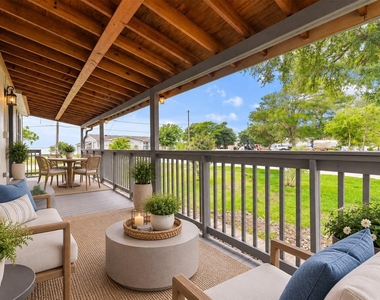 2431 Bay Oaks Harbor Drive - Photo Thumbnail 2