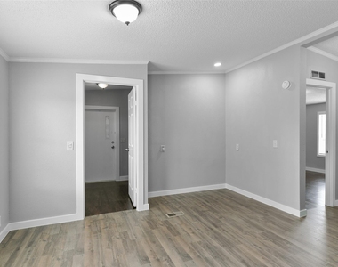 2431 Bay Oaks Harbor Drive - Photo Thumbnail 12