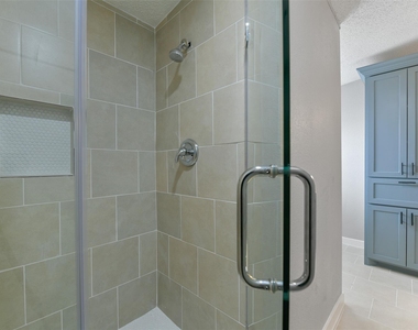2431 Bay Oaks Harbor Drive - Photo Thumbnail 18