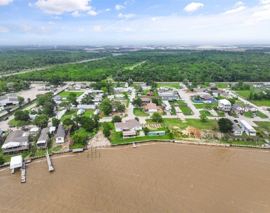 2431 Bay Oaks Harbor Drive - Photo Thumbnail 30
