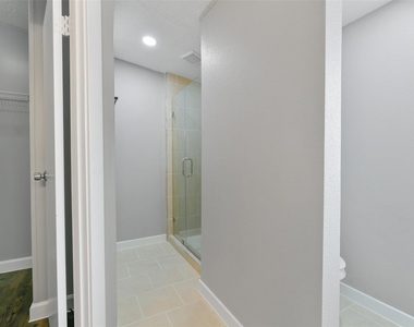 2431 Bay Oaks Harbor Drive - Photo Thumbnail 19