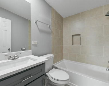 2431 Bay Oaks Harbor Drive - Photo Thumbnail 23