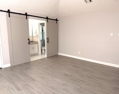 2430 Planters Row - Photo Thumbnail 7