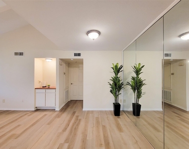 5711 Sugar Hill Drive - Photo Thumbnail 12