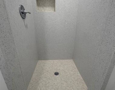 7514 Avenue H - Photo Thumbnail 15