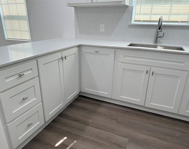 7514 Avenue H - Photo Thumbnail 6