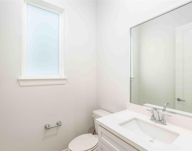 2471 W 11th Street - Photo Thumbnail 13
