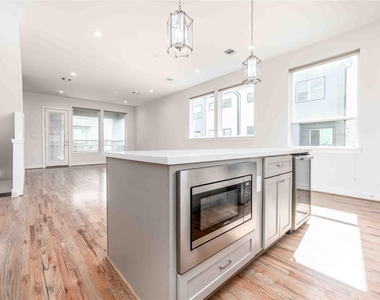 2471 W 11th Street - Photo Thumbnail 7