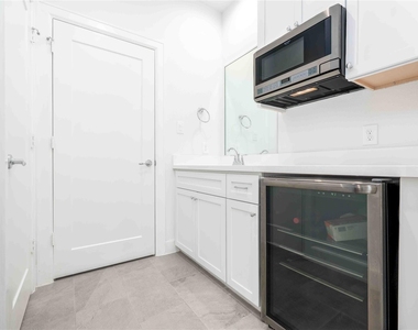 2471 W 11th Street - Photo Thumbnail 5