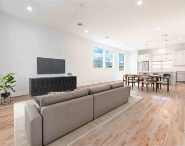 2471 W 11th Street - Photo Thumbnail 10