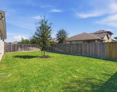 15822 Pilot Knob Dr Drive - Photo Thumbnail 31