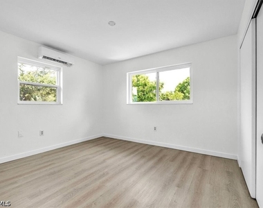 2423 Jeffcott Street - Photo Thumbnail 15
