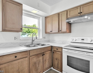 2423 Jeffcott Street - Photo Thumbnail 11