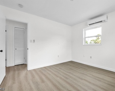 2423 Jeffcott Street - Photo Thumbnail 17