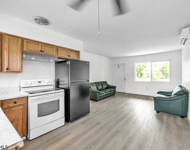 2423 Jeffcott Street - Photo Thumbnail 12