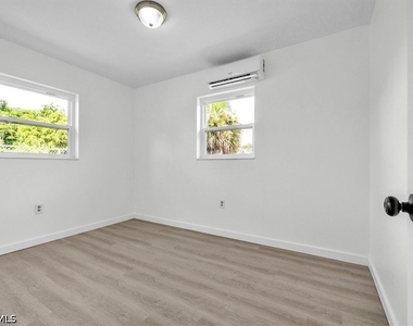 2423 Jeffcott Street - Photo Thumbnail 21