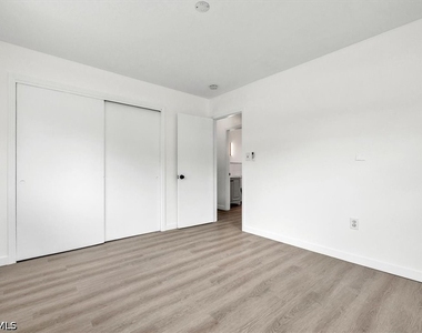 2423 Jeffcott Street - Photo Thumbnail 18