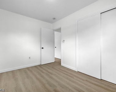 2423 Jeffcott Street - Photo Thumbnail 24