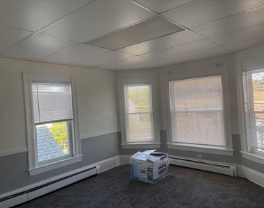 40 W Broadway - Photo Thumbnail 2
