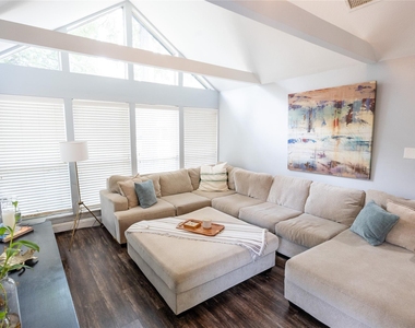 31 N Drifting Leaf Court - Photo Thumbnail 7