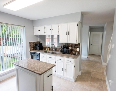 31 N Drifting Leaf Court - Photo Thumbnail 11