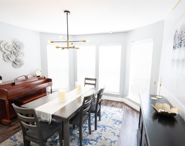 31 N Drifting Leaf Court - Photo Thumbnail 10