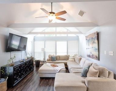 31 N Drifting Leaf Court - Photo Thumbnail 18