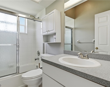 318 Se 21st Street - Photo Thumbnail 4