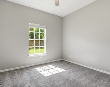 318 Se 21st Street - Photo Thumbnail 3