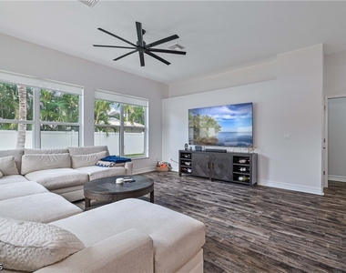 3728 Luverne Street - Photo Thumbnail 20