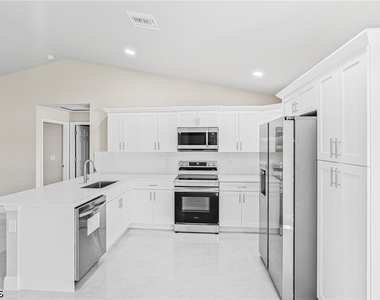 180 Peerless Street - Photo Thumbnail 3