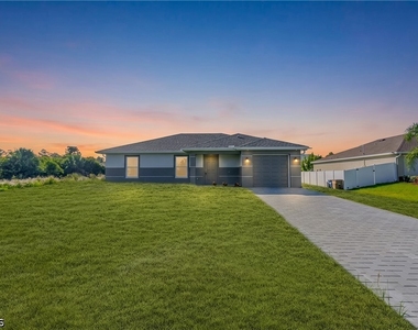 180 Peerless Street - Photo Thumbnail 1