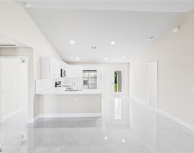 180 Peerless Street - Photo Thumbnail 2