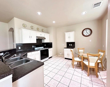 11815 Champions Grove Lane Lane - Photo Thumbnail 4
