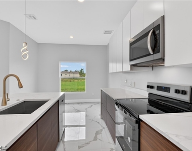 454 Mercedes Court - Photo Thumbnail 25