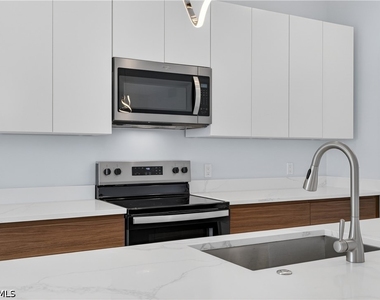 454 Mercedes Court - Photo Thumbnail 21