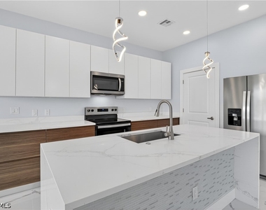 454 Mercedes Court - Photo Thumbnail 20