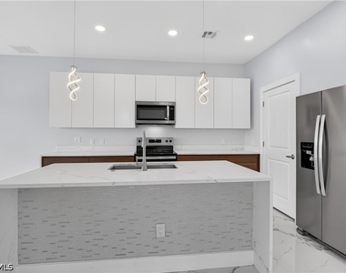 454 Mercedes Court - Photo Thumbnail 19