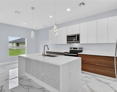 454 Mercedes Court - Photo Thumbnail 18