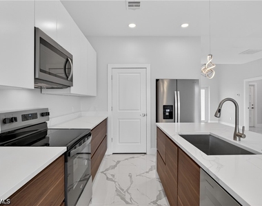 454 Mercedes Court - Photo Thumbnail 24