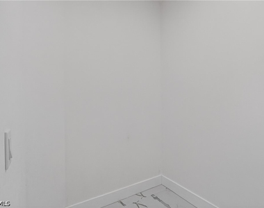 454 Mercedes Court - Photo Thumbnail 34