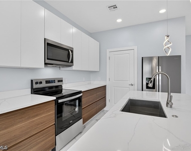 454 Mercedes Court - Photo Thumbnail 23