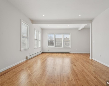 403 Abington - Photo Thumbnail 5