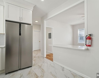 403 Abington - Photo Thumbnail 9