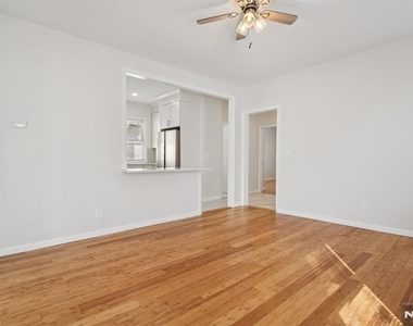 403 Abington - Photo Thumbnail 14