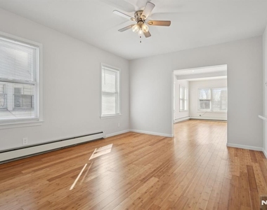 403 Abington - Photo Thumbnail 13