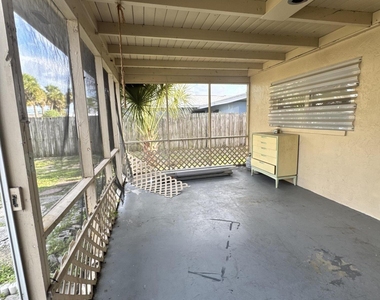 523 Ronnie Drive - Photo Thumbnail 8