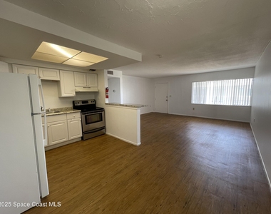 800 N Fiske Boulevard - Photo Thumbnail 3