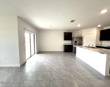 392 Ocarina Street Sw - Photo Thumbnail 12