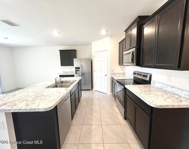 392 Ocarina Street Sw - Photo Thumbnail 4